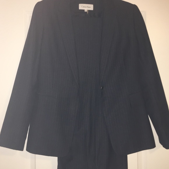 Calvin Klein 2pc. Pant suit. Grey w/lt. blue pin - Picture 2 of 4